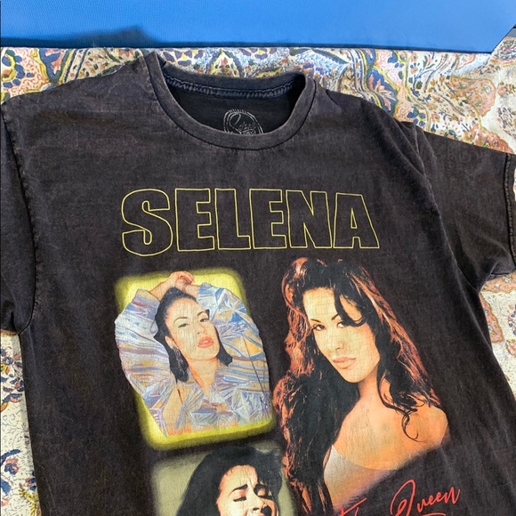 Selena Queen of Cumbia Black OfficialGraphic Large Cotton T-Shirt tee shirt - Picture 2 of 10